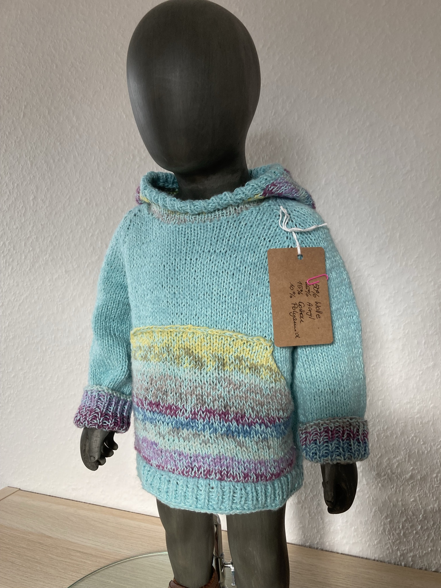 Strickpulli hellblau / bunt
